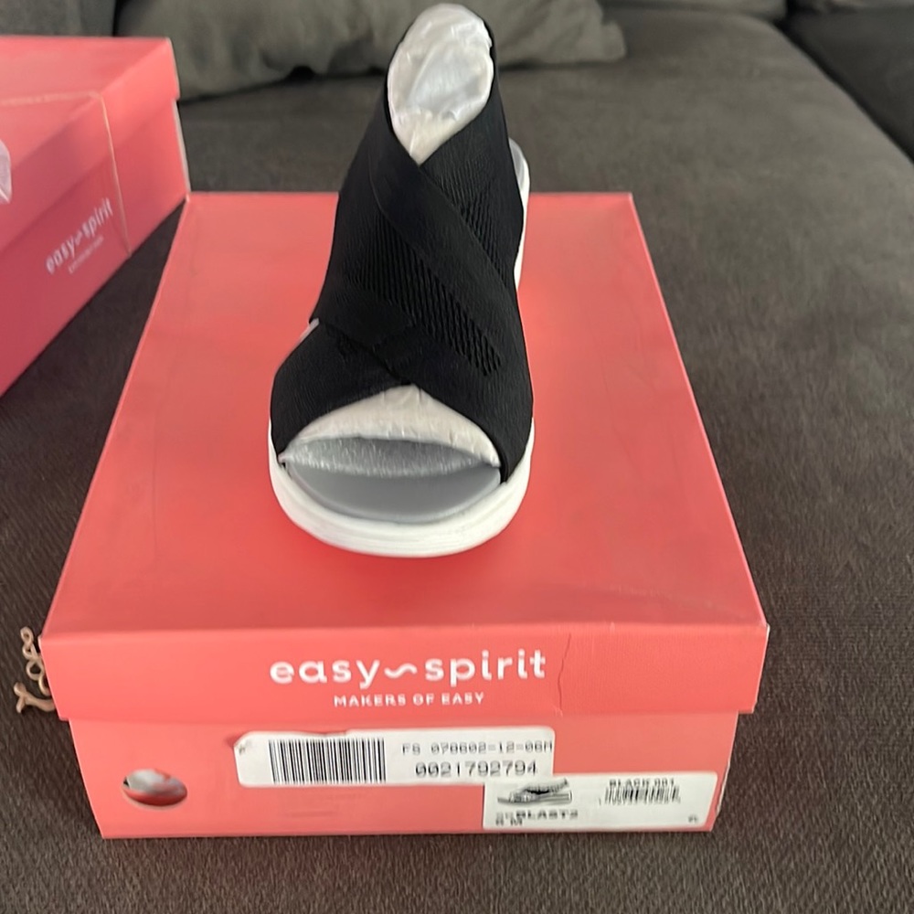 Black ladies size 6.0 Easy Spirit slip on sandal.
